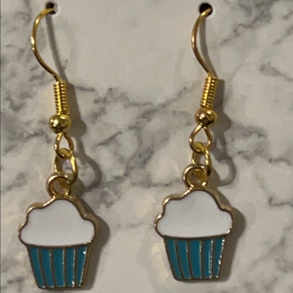🔴Handmade Cupcake Earrings🧁 - Picture 4 of 4